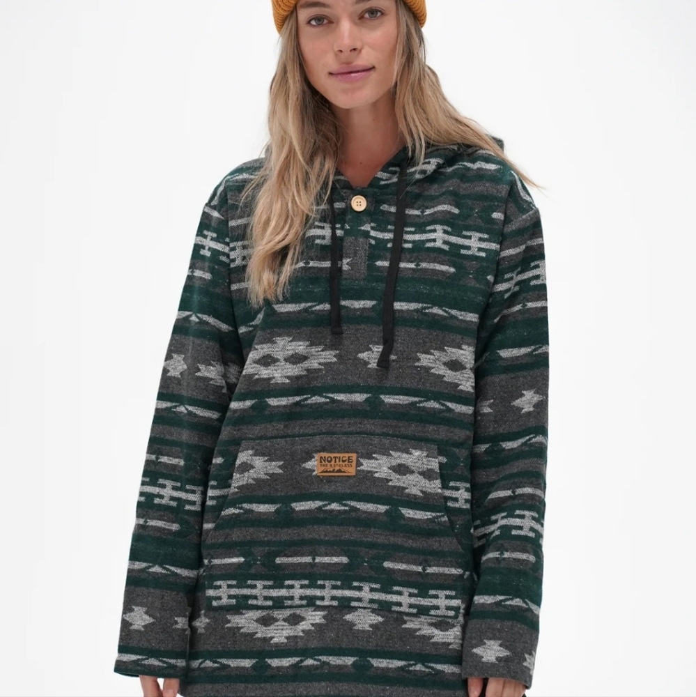 Notice the reckless sweatshirt, green, L